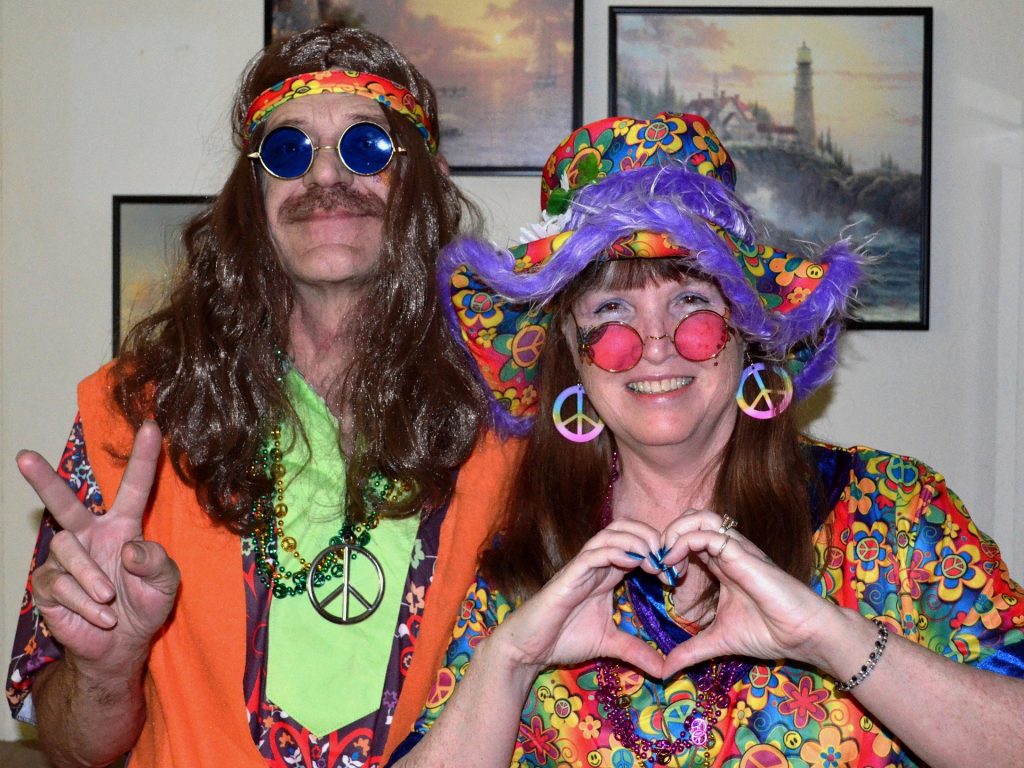 Gruñido repollo Dedos de los pies ⏩ Como hacer y decorar una fiesta de temática hippie, años 60, 70